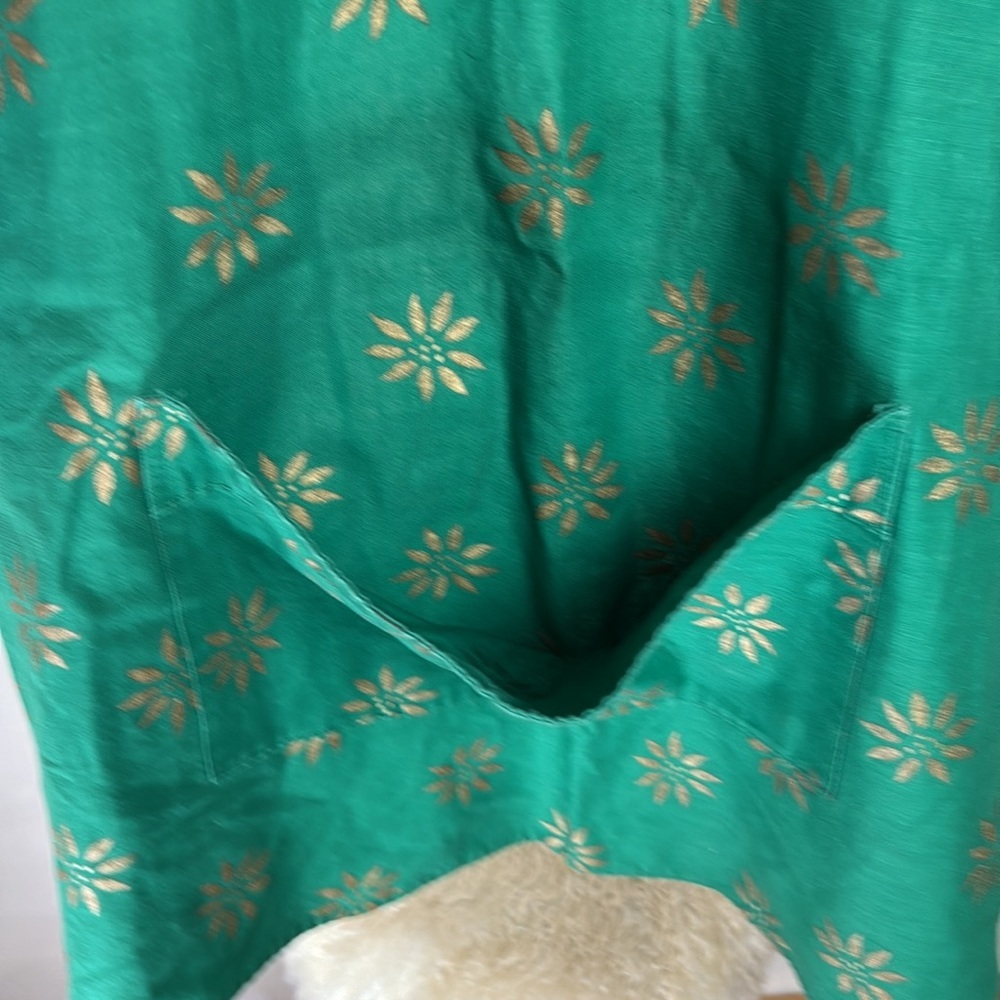 Festive Green Apron w/ Gold Floral Pattern large pocket on front. Ties at back - Picture 2 of 4